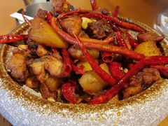 火焰岩烧辣子鸡-隔壁老王·家常云南菜(花巷店)
