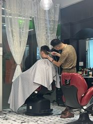 -老男孩男士理容馆·理发·烫染·修面