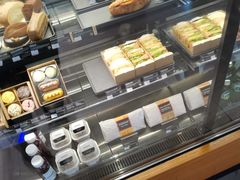面包甜点陈列柜-星巴克(大连柏威年店)