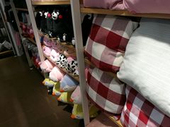 -名创优品(机场路百信广场店)