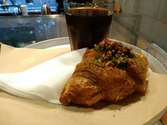 抹茶牛角包-来回·咖啡(天河南店)
