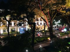 二楼阳台往下看-星巴克臻选(广州沙面店)