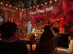 -FOUR PLAY BAR