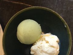 -莓园冰淇淋店