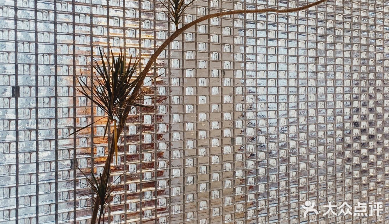 📍7UP｜門口超多玻璃磚🧱的新店💇🏻