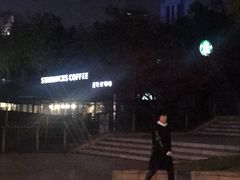 -星巴克(西藏路店)
