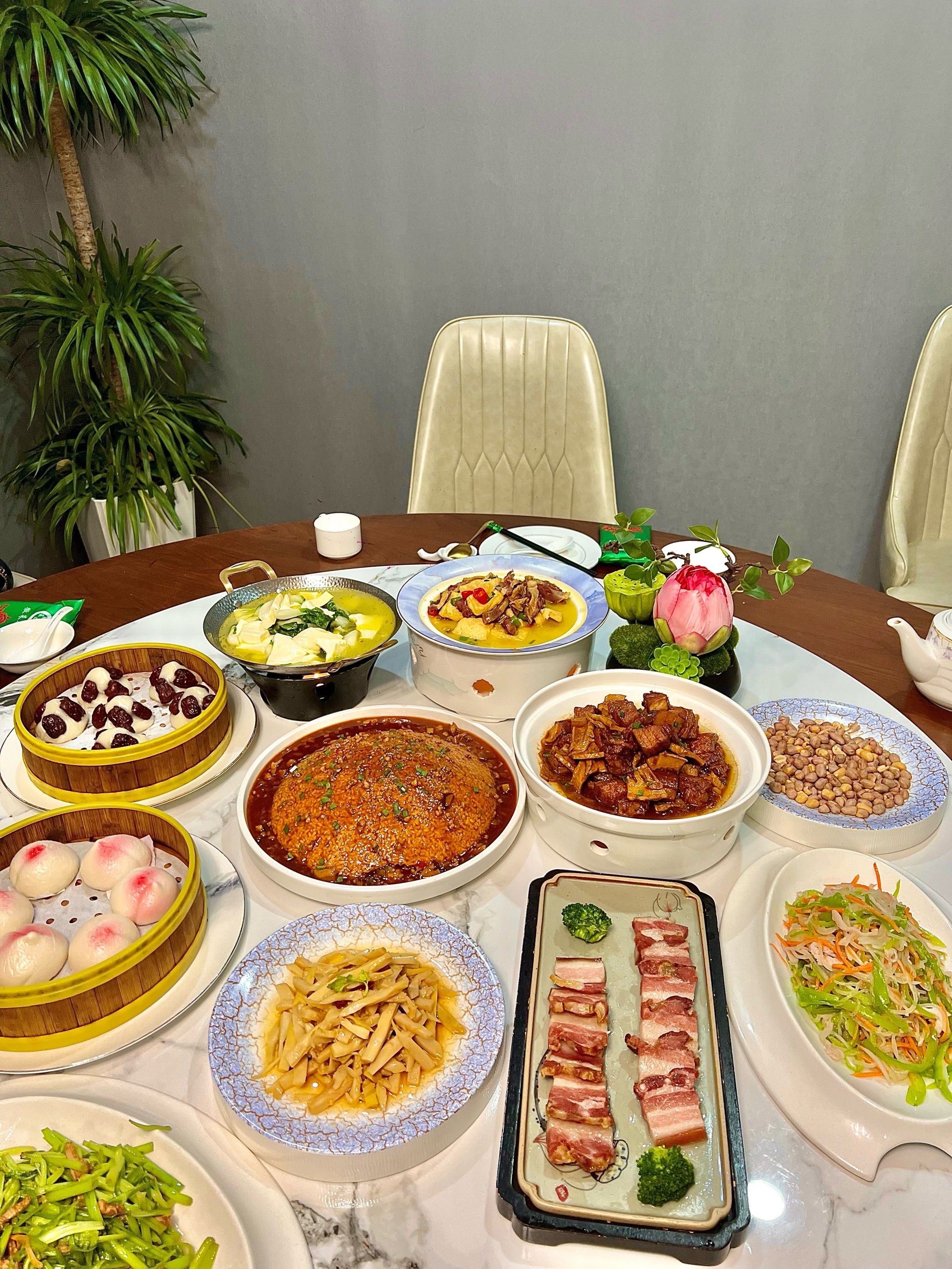 🍃古色古香的环境,真的让人仿佛置身于那个烟雨朦胧的徽州山水之间