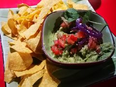 自制牛油果酱和玉米片-Cactus墨西哥仙人掌餐厅