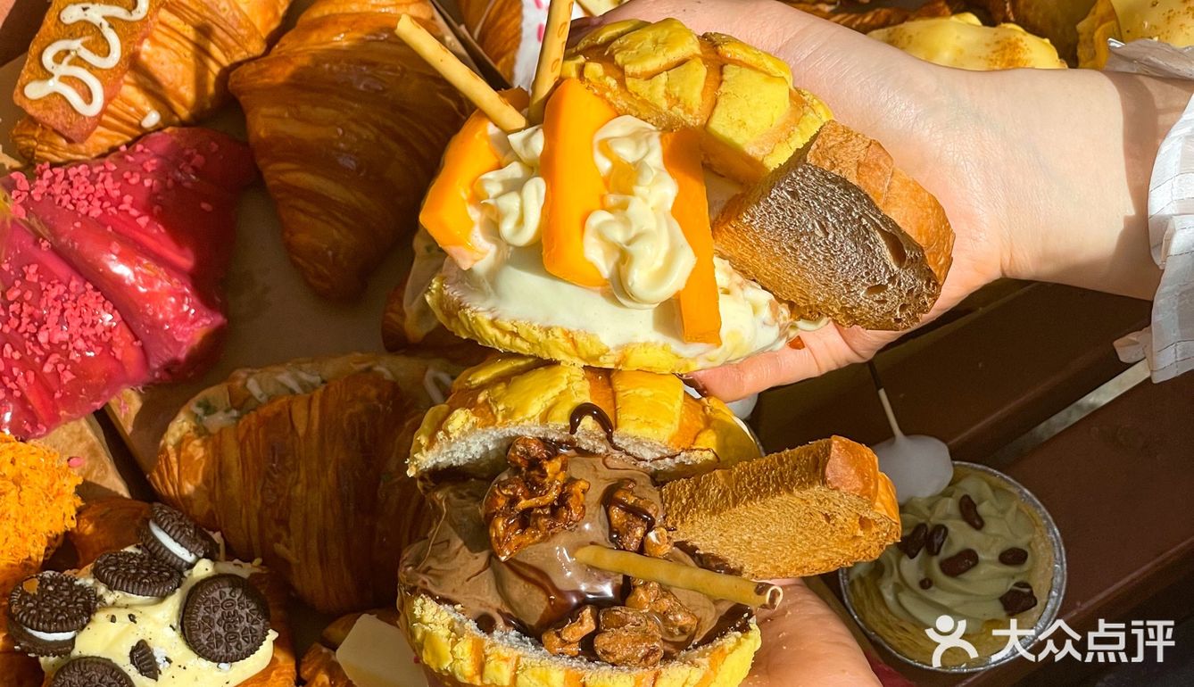 南京首家mini菠萝包🍍mini可颂🥐一个才3.9