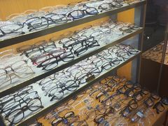 -优医视平价眼镜蔡司依视路折扣工厂店(十里堡店)