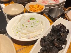 -老牌坊云南鱼豆花火锅(哈西万达店)