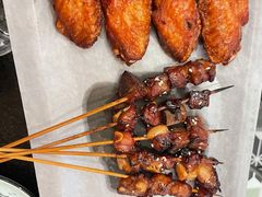 -何妹湿辣牛肉·粤式烧烤砂煲(桂雅路店)