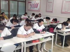 -爱月宝月嫂·育儿嫂