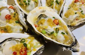 Golden Garlic Roasted Oysters
