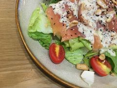 牛油果三文鱼沙拉-HELLO 27 意面·沙拉·帕尼尼