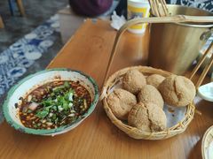 -包整·丝娃娃(一览甲秀楼风景店)