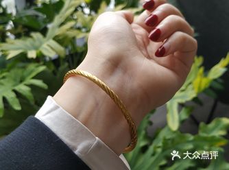 当然首选古法金，样式不俗气