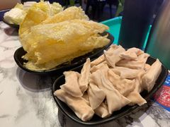 炸腐竹-蜀八婆鲍鱼鸡虾煲虾(东方广场店)