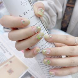 -七彩虹美甲美睫 半永久
