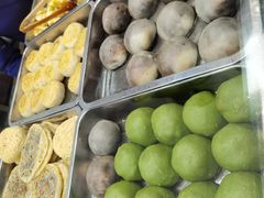 咸蛋黄肉松青团-常州糕团店(北大街新世纪商城店)