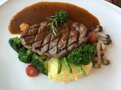 -Chom Cafe and Restaurant