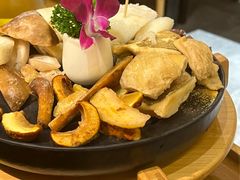 -一朵菌·野生菌探索家火锅(南亚店)