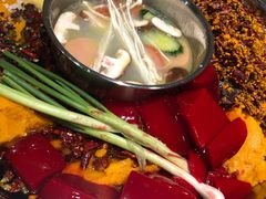 青年火锅头号种子锅底-周幺妹重庆老火锅(银泰城总店)
