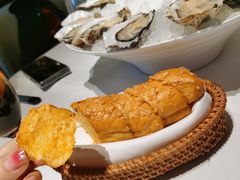 招牌黄油蒜香面包-Oyster Talks 四度蚝法餐厅