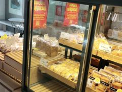 面包甜点陈列柜-顶东面包花园·生日蛋糕(世博店)