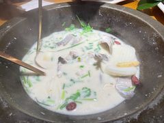 -咕嘟草帽鱼·牛奶一样的鲜鱼汤(天鹅湖万达广场店)