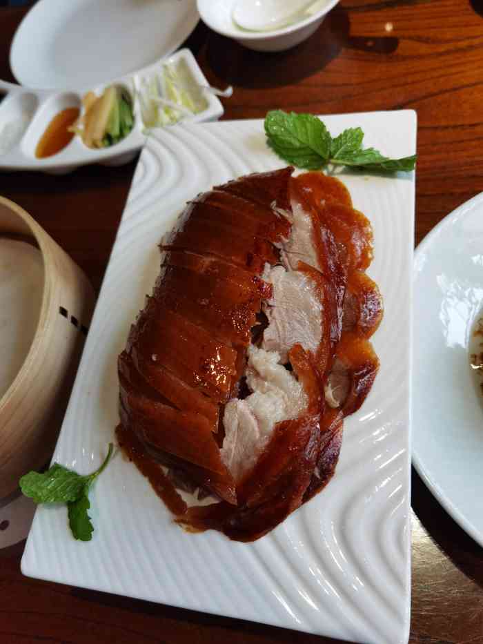 北京老铺烤鸭(老城根店)-"中午去,没什么人,很安静.服务一般,挺.