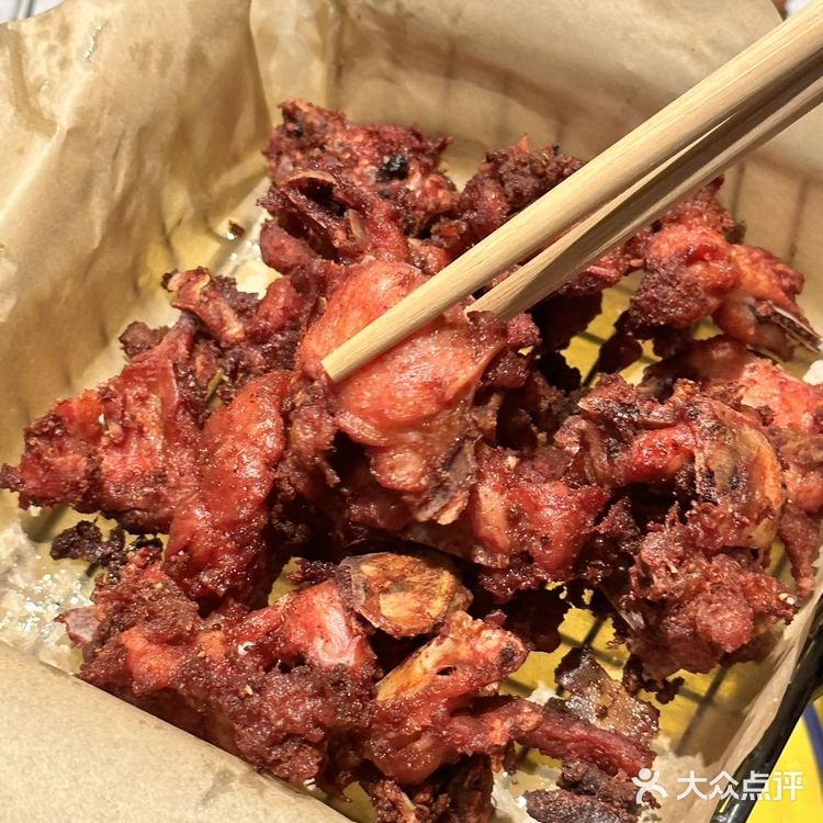 氛围感满满的烧烤店🍢人间烟火味浓‼️