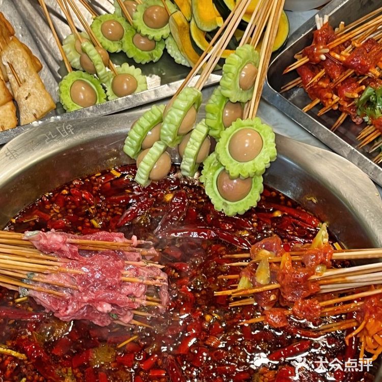 成都新晋串串排队王，一口香到破防……