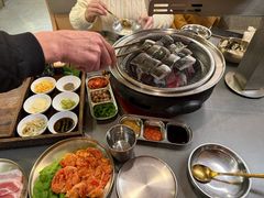 -围炉肉舍•炭烤活鳗•丹东海鲜烤肉(步行街店)