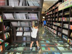 -钟书阁(松江泰晤士小镇店)