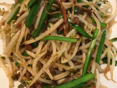 自家笨豆芽炒肉-陈阿婆鱼头泡饼·京味菜(复兴路店)