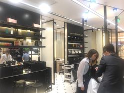-HAIR CORNER