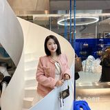 像LV，香奈儿等等，也可以上身背一下