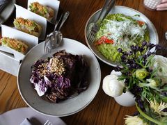 布拉塔奶酪色拉配落地球-BOR Eatery(安福路店)