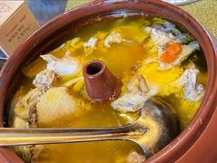 汽锅本地鸡-香满楼.建水老宅院