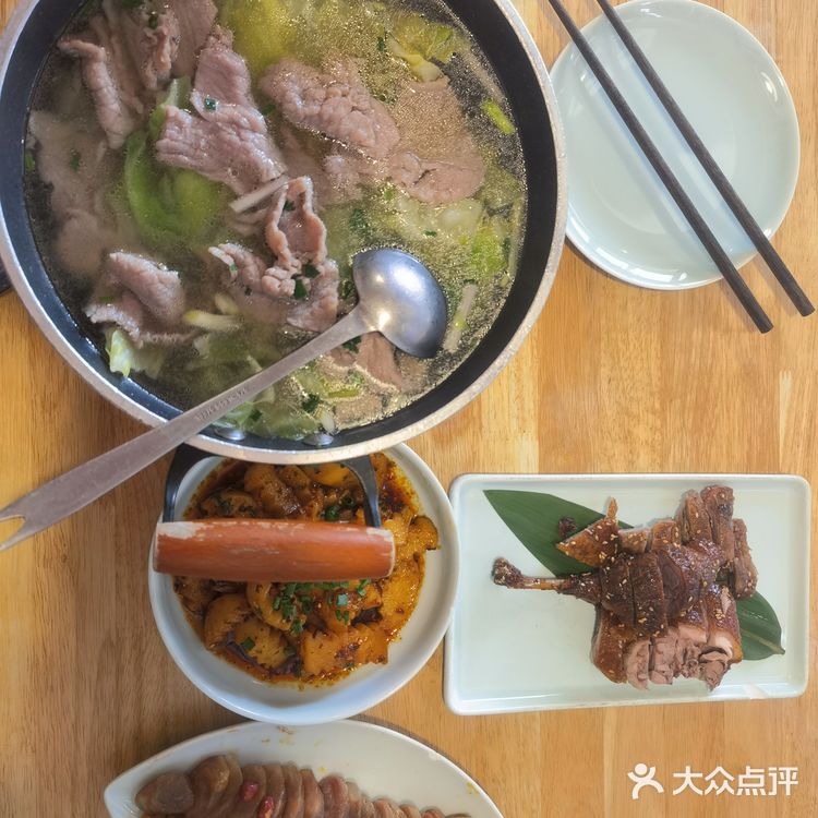 同事第一次来吃这家跷脚牛肉，订了一个双人套餐