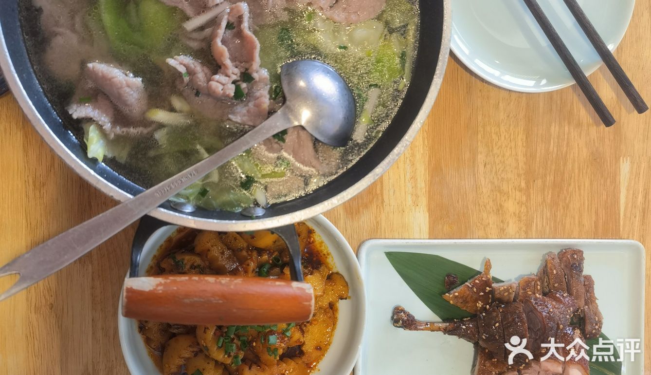 同事第一次来吃这家跷脚牛肉，订了一个双人套餐