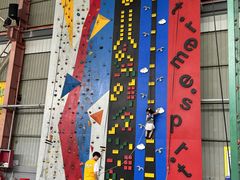 -天空之城蹦床攀岩运动馆·团建拓展·亲子游乐·生日派对(合肥店)