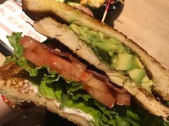 鸡肉牛油果三明治-The Habit Burger Grill 哈比特汉堡(复兴soho店)