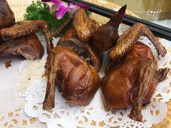 红烧乳鸽-圣丰盛宴酒家(东城店)