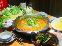 -野山舂·贵州现舂酸汤火锅(鸿通城店)