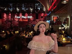 -FOUR PLAY BAR