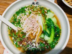 原汤剁肉扁粉-湘人龙记老长沙米粉(鸟巢店)
