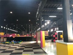 -嘿哟动霸CHUA·新潮玩运动娱乐中心·蹦床滑冰团建乐园