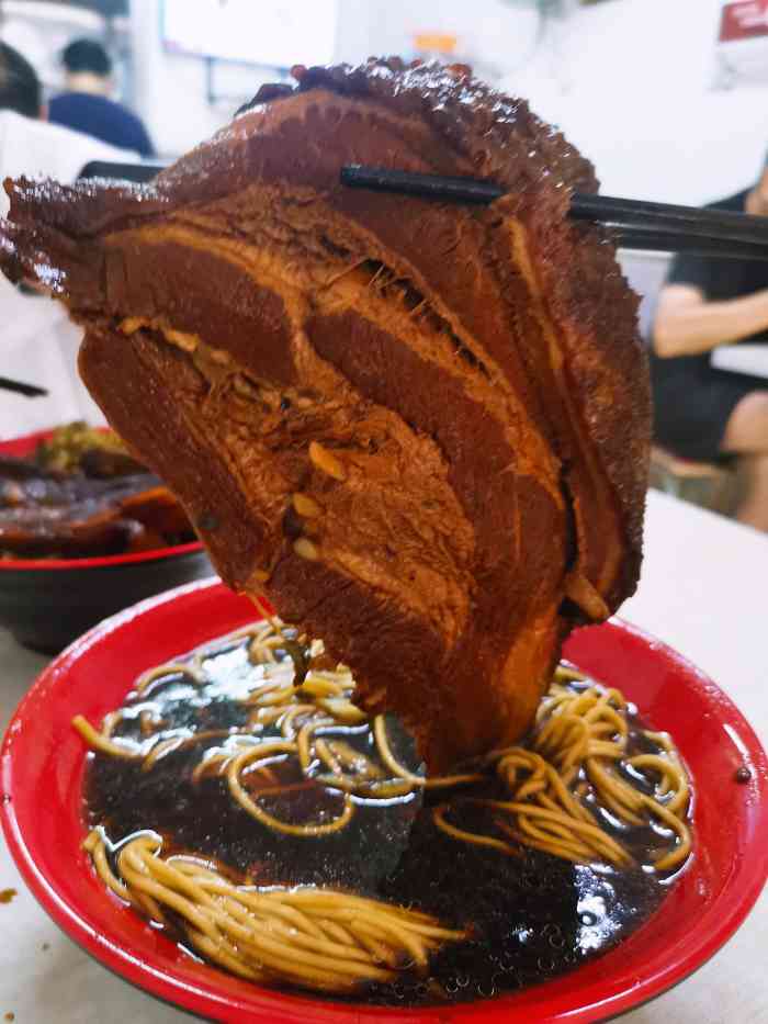 刘记大肉面(三牌楼大街店)-"亲眼见到传说中比碗口还要大的大肉还是惊